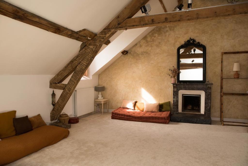 Maison D'Hotes La Doucelle Culture Et Bien-Etre Lignieres-Orgeres エクステリア 写真
