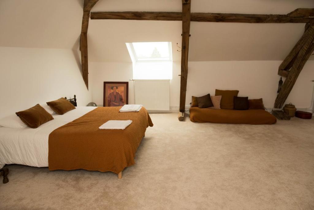 Maison D'Hotes La Doucelle Culture Et Bien-Etre Lignieres-Orgeres エクステリア 写真