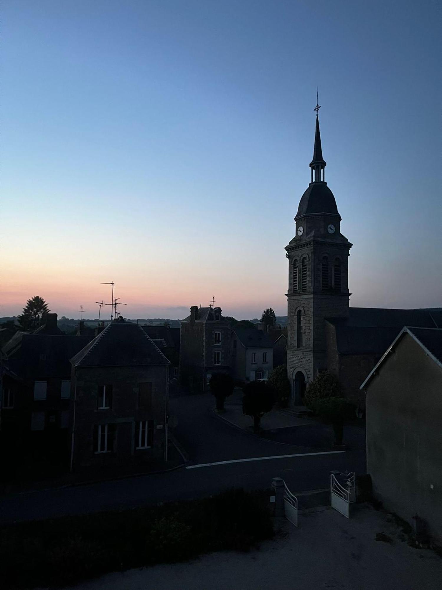 Maison D'Hotes La Doucelle Culture Et Bien-Etre Lignieres-Orgeres エクステリア 写真