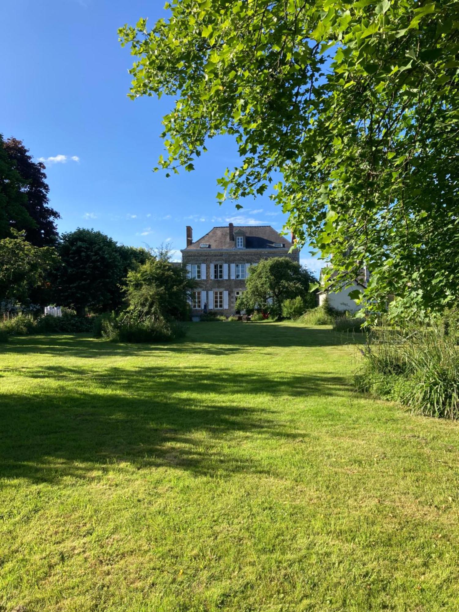 Maison D'Hotes La Doucelle Culture Et Bien-Etre Lignieres-Orgeres エクステリア 写真